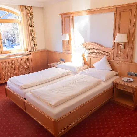 호텔 Unser Berghof 4*