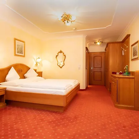 Unser Berghof Szálloda 4*